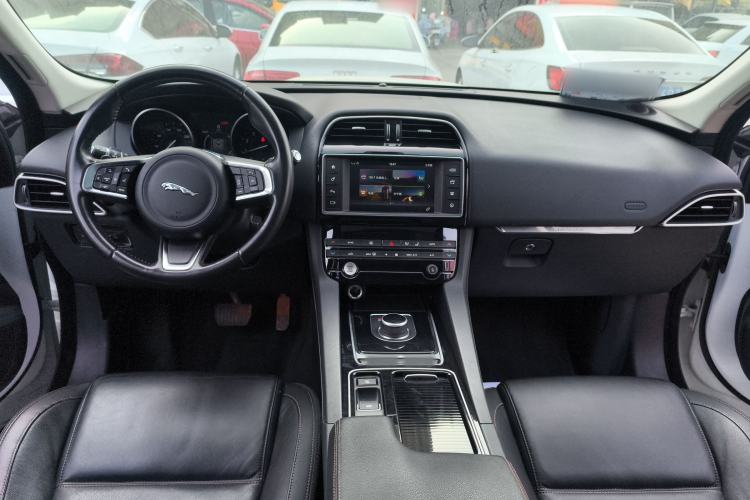 Used Jaguar F-PACE 2018 2.0T Two-Wheel Drive Urban Deluxe Edition
