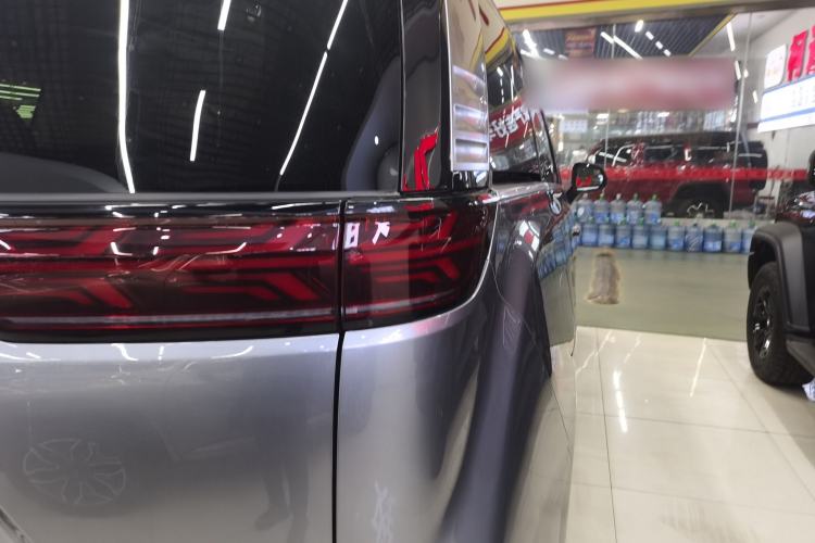 Used Denza D9 2022 DM-i 1040 Prestige Model