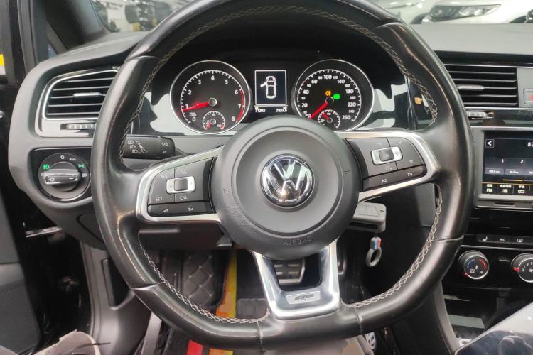 Used Volkswagen Golf 2016 1.4TSI Automatic R-Line
