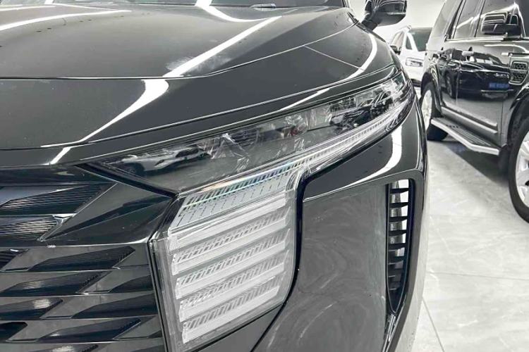 Used Venucia V 2022 260T Black Horse Edition · Idol
