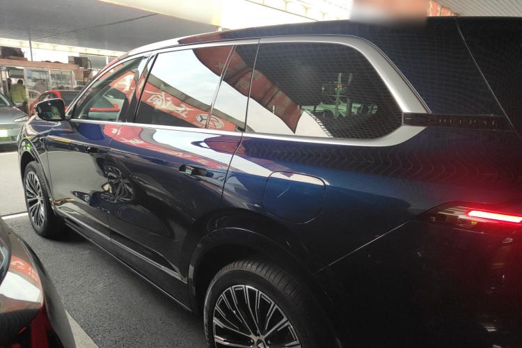 Used  S09 2025 Four-Wheel Drive Ultra+ Custom Edition
