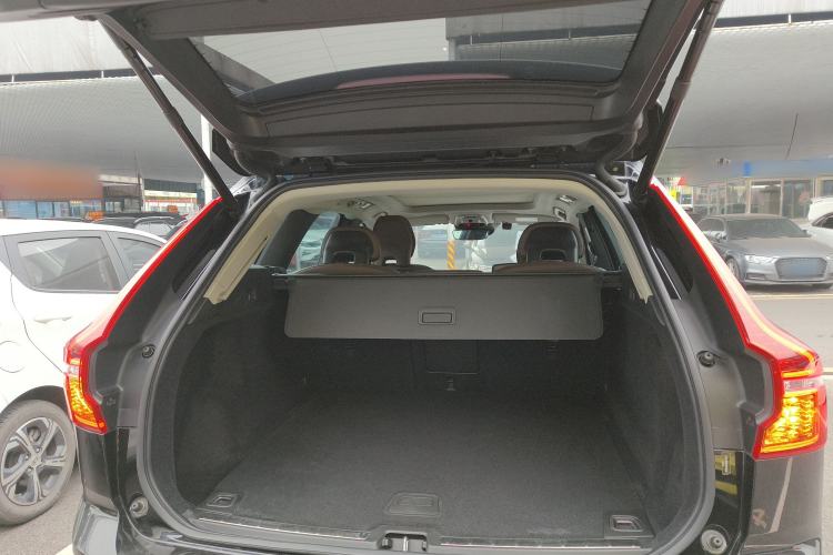 Used Volvo XC60 2019 T5 4x4 Smart Edition China V Standard
