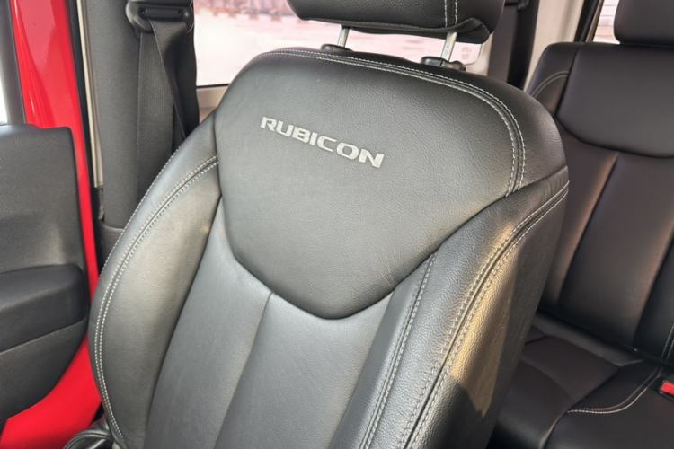 Used  Wrangler 2015 3.6L Rubicon Two-Door Comfort Edition
