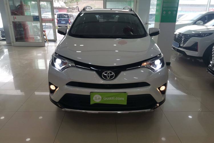 Used Toyota RAV4 2016 2.0L CVT Two-Wheel Drive Fashion Edition China V Standard
