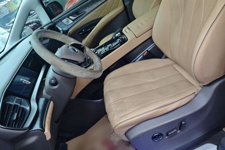 Used Denza D9 2022 DM-i 1040 Prestige Model