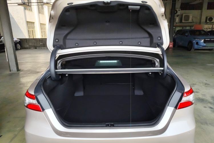 Used Toyota Camry 2021 2.0G Luxury Edition
