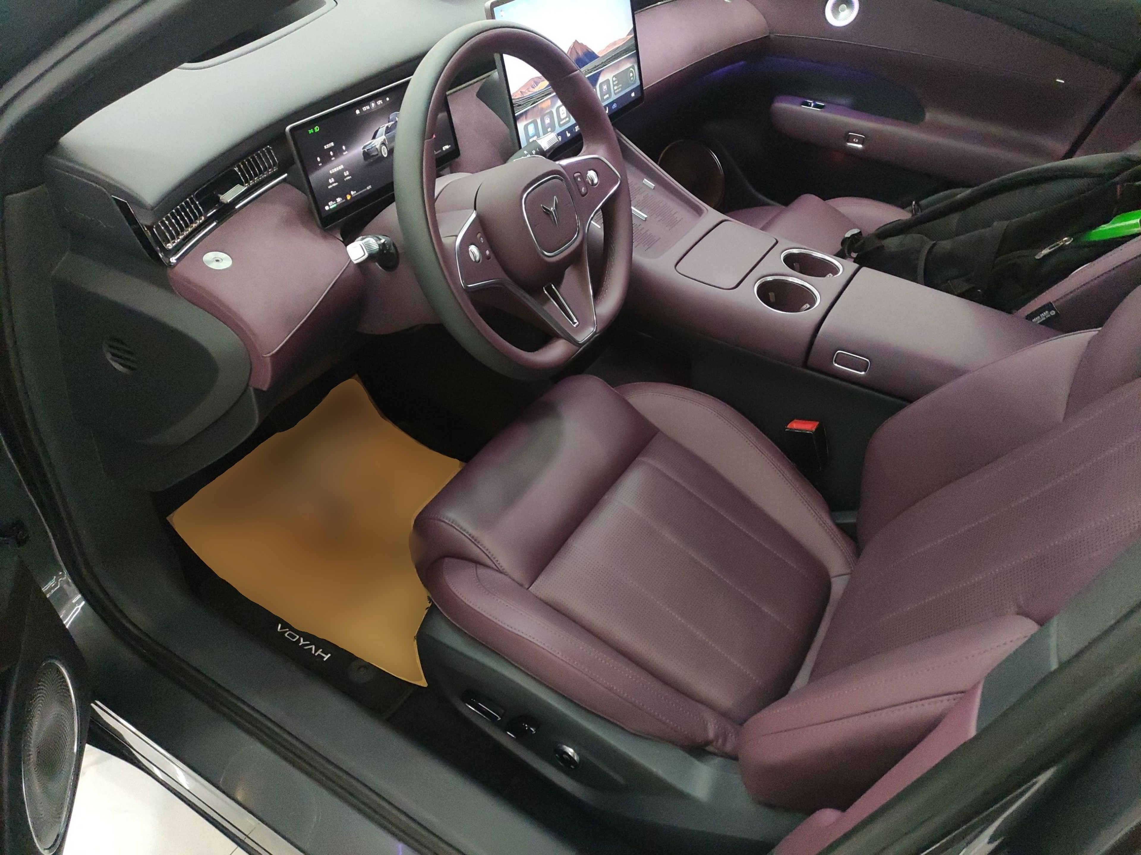 المقاعد الأمامية داخل السيارة