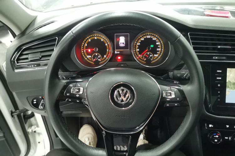 Used Volkswagen Tiguan L 2019 Updated Version 330TSI Automatic Two-Wheel Drive Panoramic Comfort Edition China VI Standard
