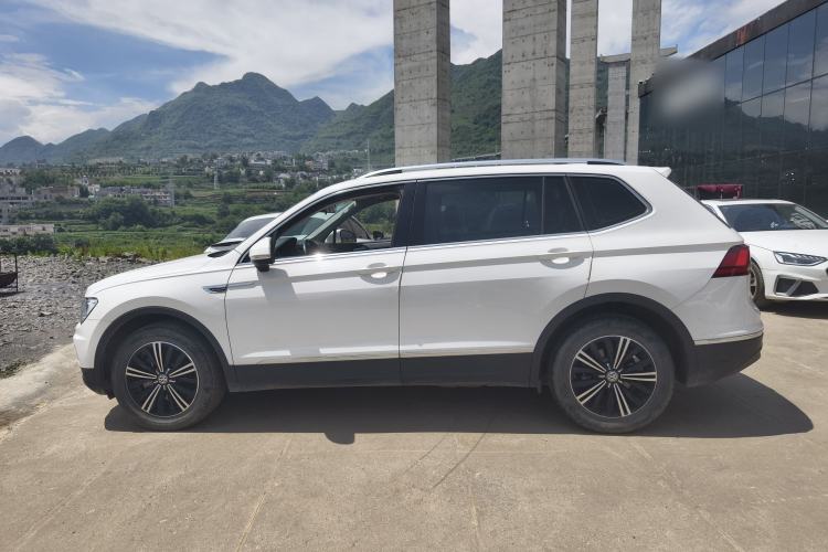 Used Volkswagen Tiguan L 2019 Updated Version 330TSI Automatic Two-Wheel Drive Panoramic Comfort Edition China VI Standard
