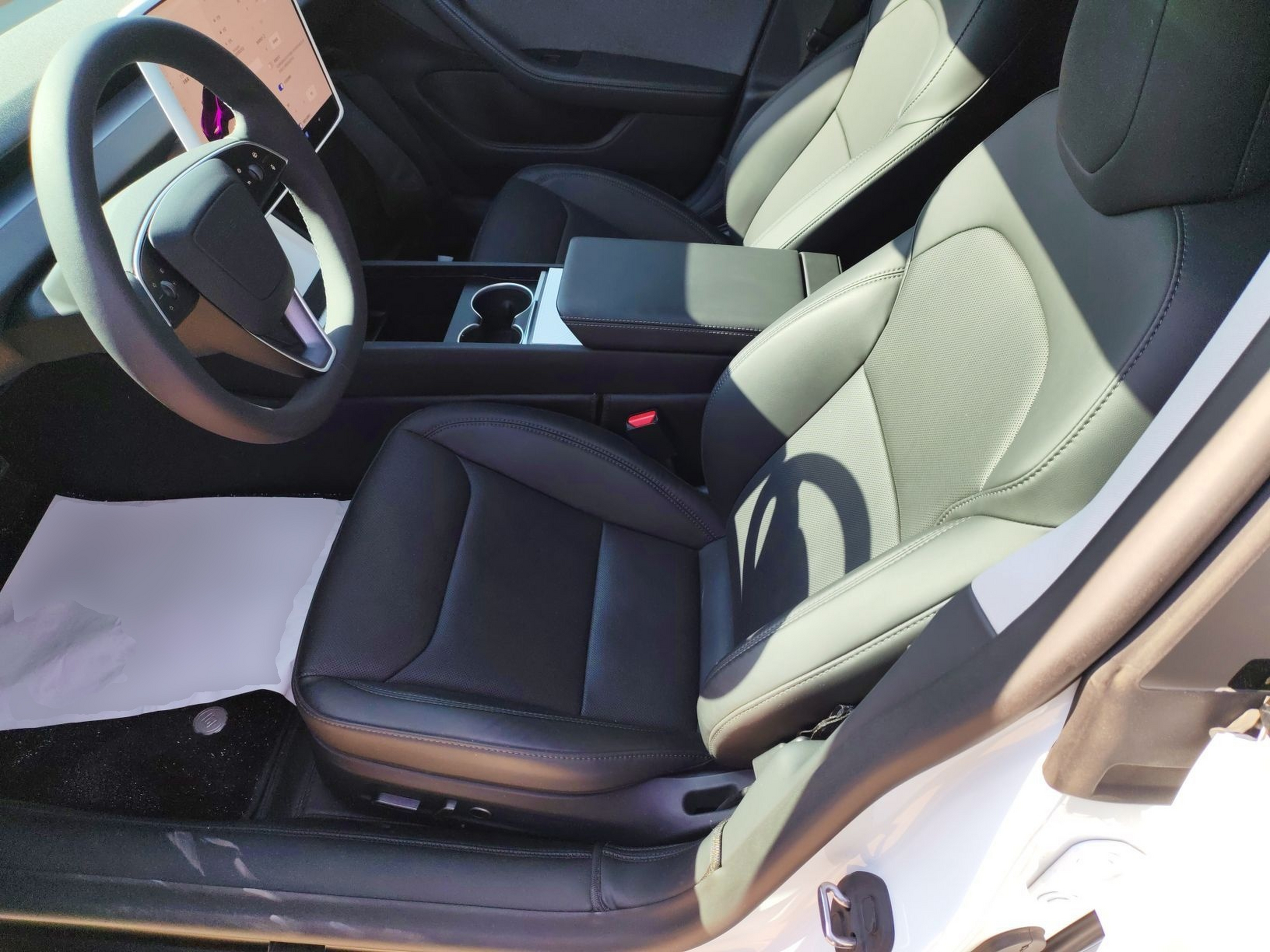 Переднее сиденье в автомобиле