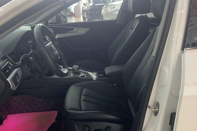 Used Audi A4L 2020 40 TFSI Fashionable and Elegant Model
