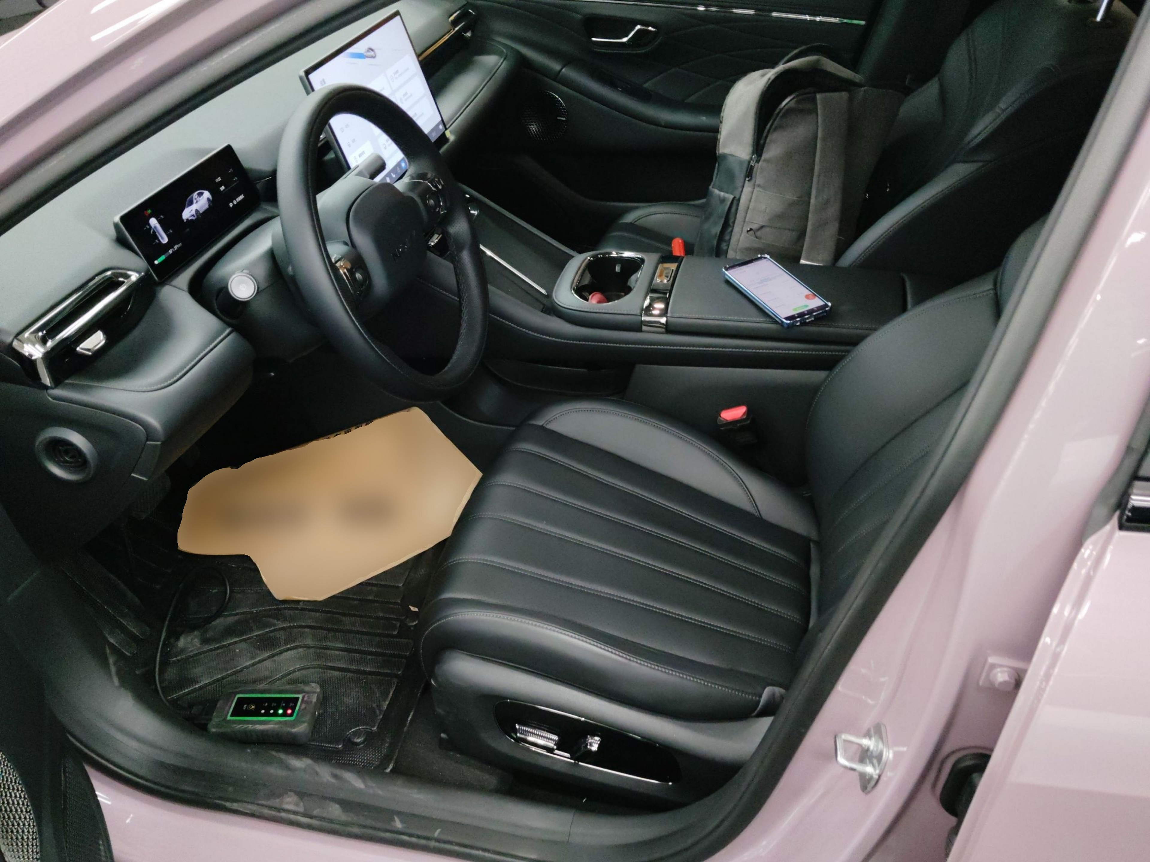 المقاعد الأمامية داخل السيارة