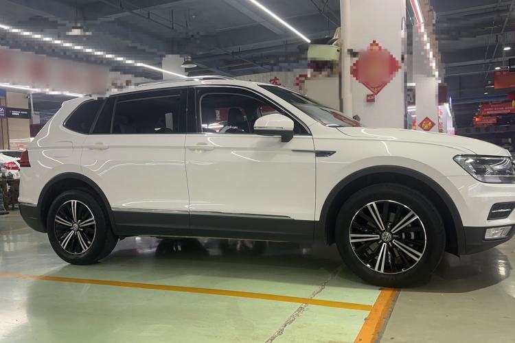 Used Volkswagen Tiguan L 2020 330TSI Automatic Two-Wheel Drive Panoramic Comfort Edition China VI Standard
