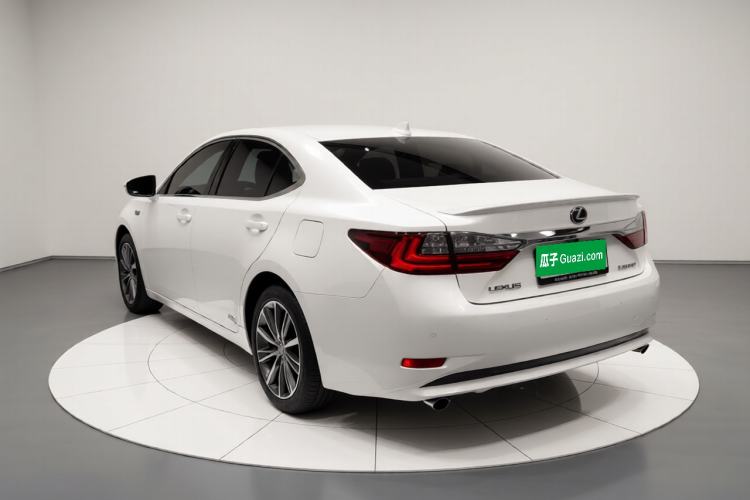 Used Lexus ES 2015 300h Comfort Edition
