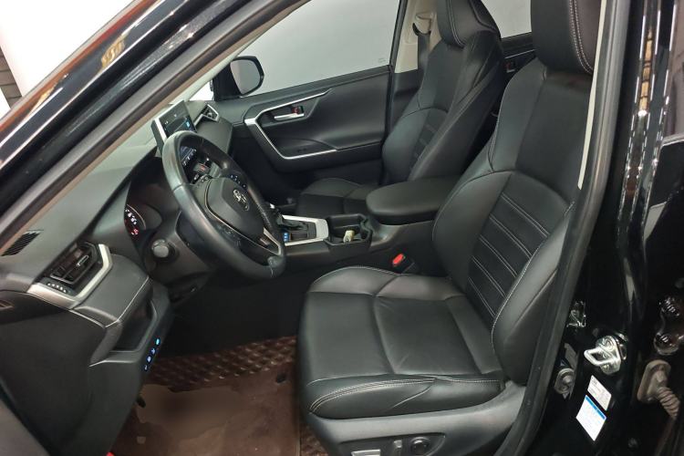 Used Toyota Wildlander 2022 2.0L CVT 4x4 Luxury PLUS Edition
