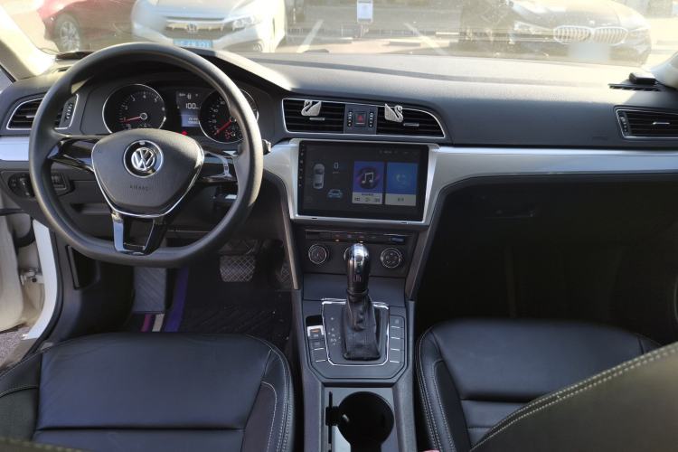 Used Volkswagen Lamando 2015 230TSI DSG Fashion Edition
