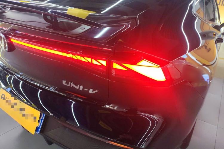 Used Changan UNI-V 2022 1.5T Prestige Version