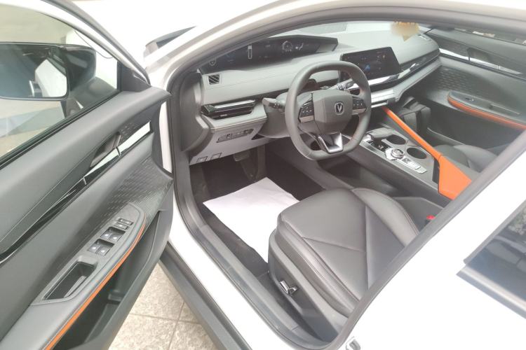 Used Changan UNI-V 2022 1.5T Smart Navigation Version
