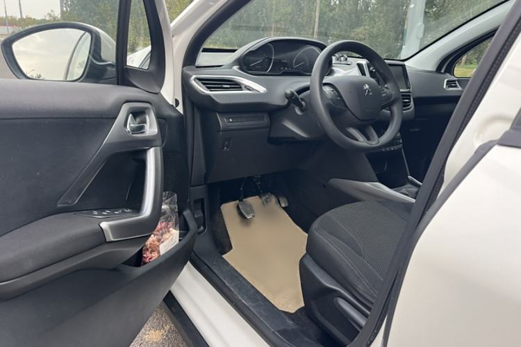Used Peugeot 2008 2014 1.6L Manual Fashion Edition
