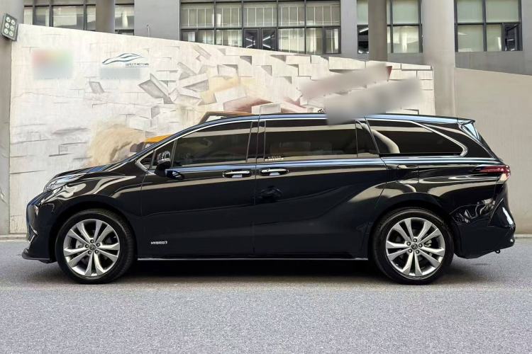 Used Toyota Sienna 2023 2.5L Hybrid Deluxe Edition
