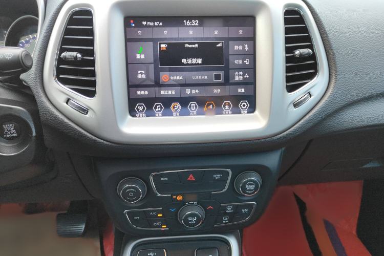 Used  Compass 2020 220T Automatic Leading Edition
