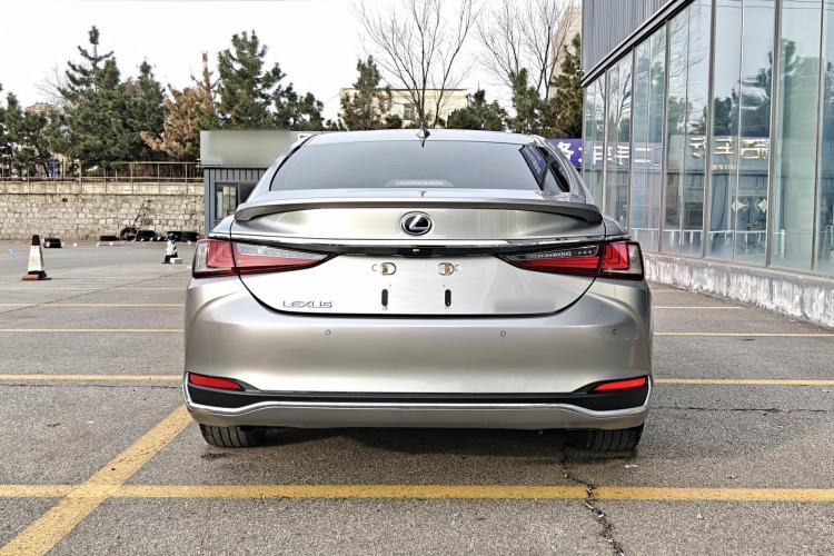 Used Lexus ES 2020 300h Premier Edition
