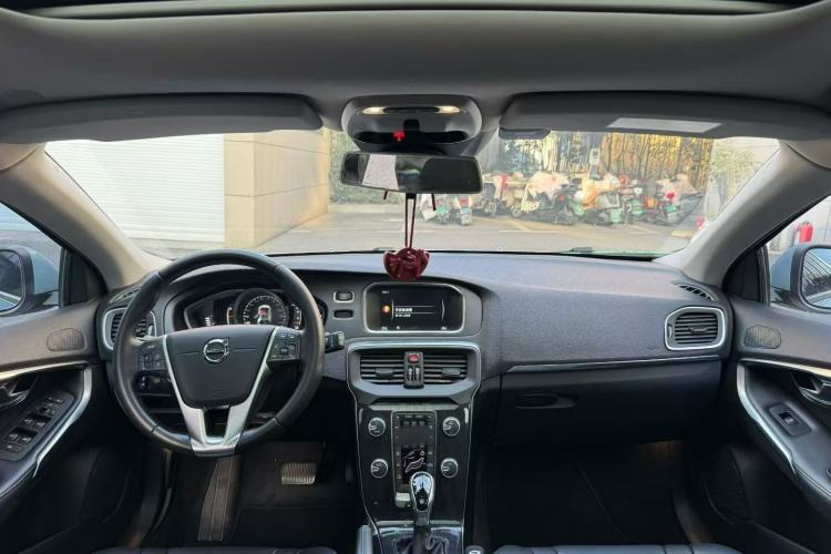 Used Volvo V40 2017 T3 Zhiyi Edition