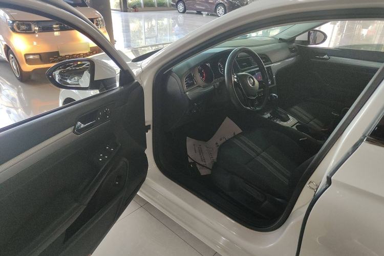 Used Volkswagen Lamando 2017 230TSI DSG Fashion Edition
