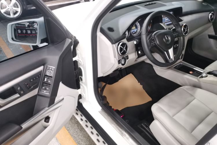 Used Mercedes-Benz GLK-Class 2013 GLK 300 4MATIC Dynamic Sunroof Model
