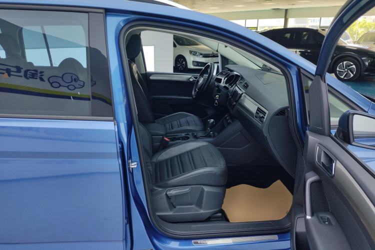 Used Volkswagen Touran 2016 Touran L 280TSI DSG Style Edition
