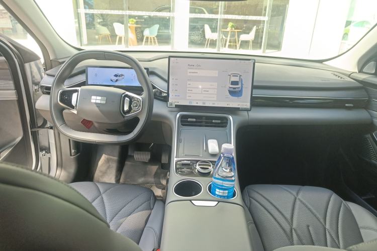 Used  L6 2025 EM-i 140km Starship Edition
