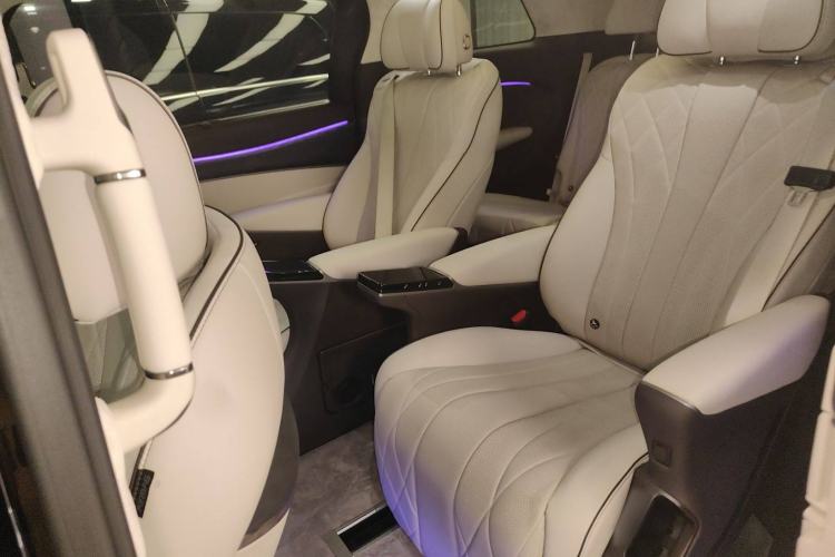 Used Denza D9 2024 DM-i 1050 Luxury Model
