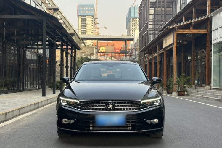 Used Volkswagen Magotan 2023 2 Million Units Limited Edition 330TSI DSG Leading Version
