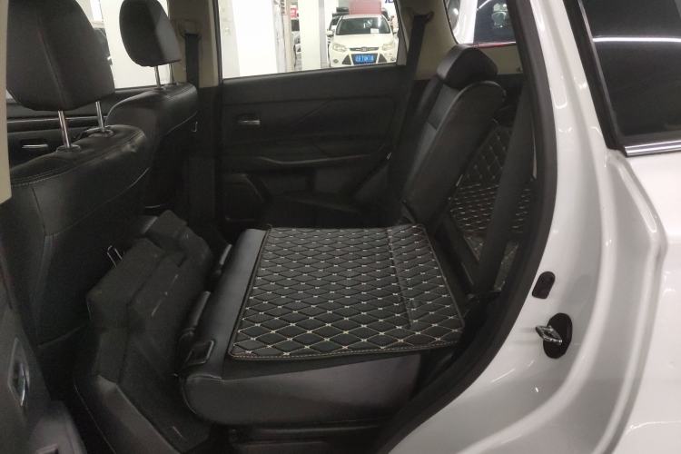 Used Mitsubishi Outlander 2016 2.4L 4x4 Luxury Edition 7-Seater