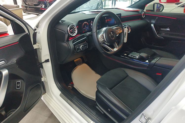 Used Mercedes-Benz A-Class 2022 Revised Version A 200 L Sport Sedan Fashionable Style