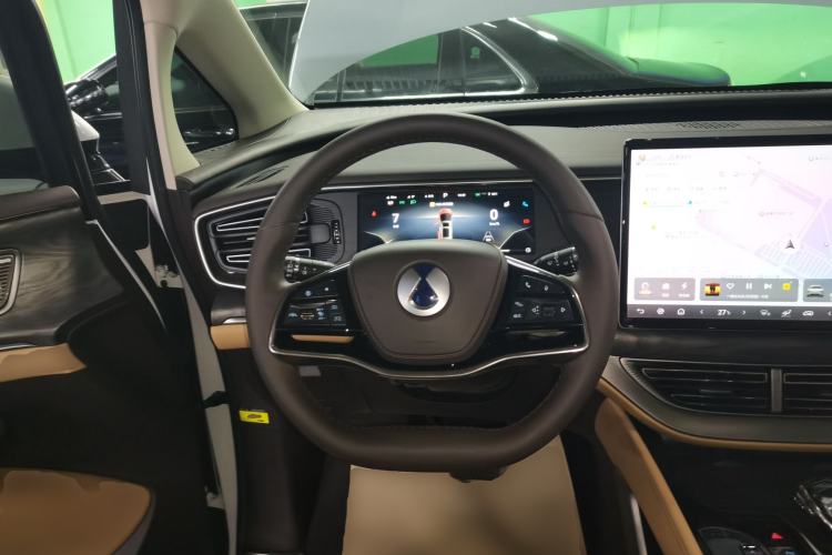 Used Denza D9 2024 DM-i 1050 Luxury Model
