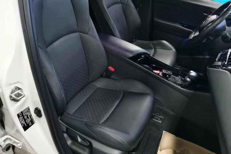 Used Toyota IZOA 2020 2.0L Yichi Version
