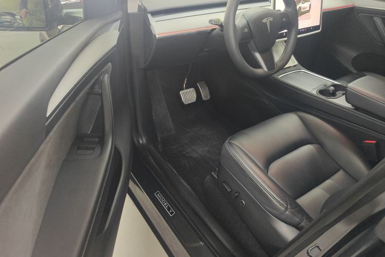 Used Tesla Model Y 2023 Rear-Wheel-Drive Version
