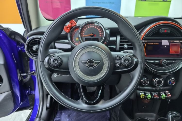 Used  MINI 2019 1.5T COOPER Classic Edition Five-Door Version
