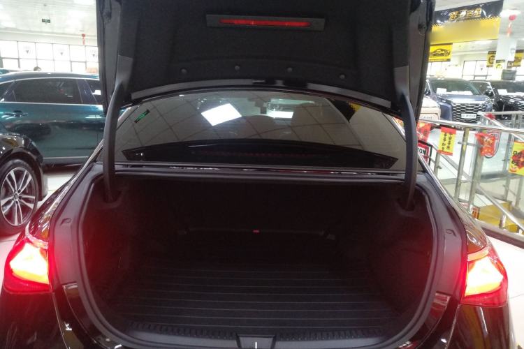 Used Mercedes-Benz E-Class 2024 Facelift E 300 L Luxury Edition
