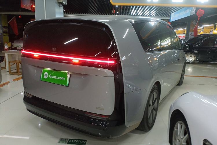 Used Li Auto MEGA 2024 Ultra Model
