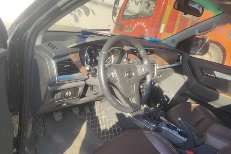 Used  T8 2019 2.0T Diesel Two-Wheel Drive Smart Connect Version Standard Double Cabin HFC4DB2-1D1