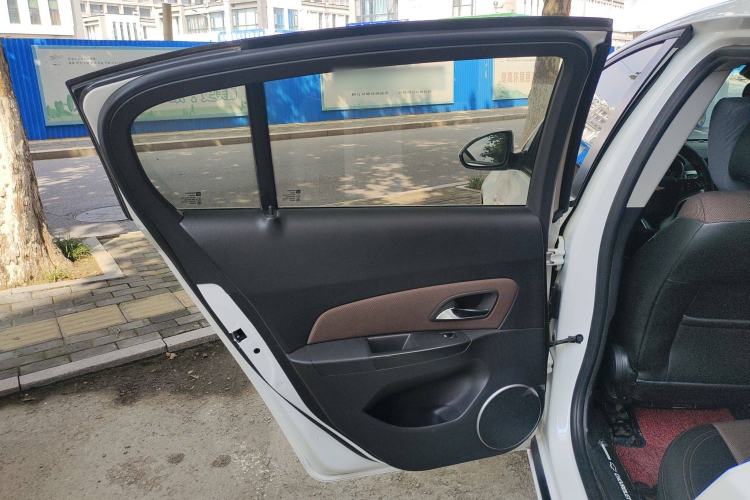 Used Chevrolet Cruze 2013 Hatchback 1.6L Automatic Luxury Model
