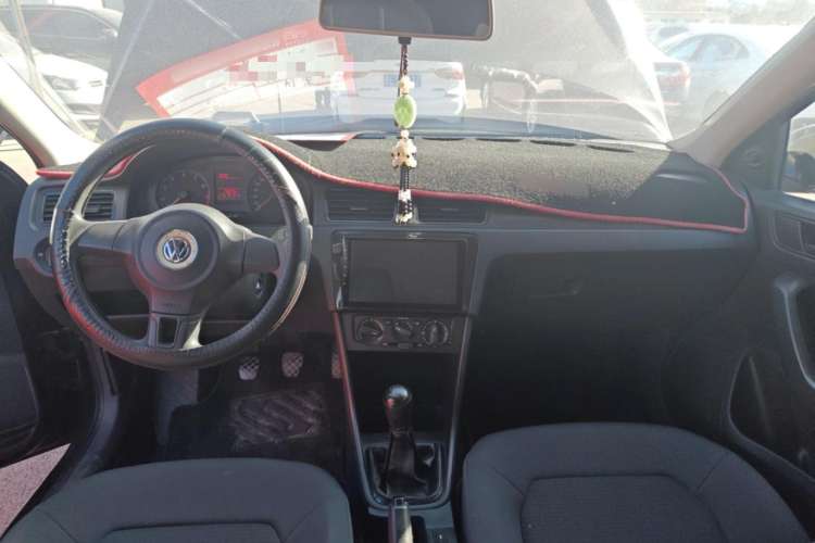 Used Volkswagen Santana 2015 1.6L Manual Fashion Edition
