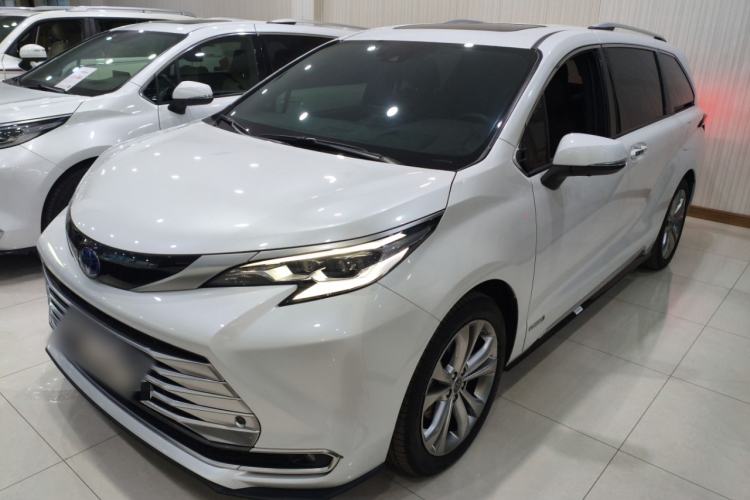 Used Toyota Sienna 2023 2.5L Hybrid Platinum Edition