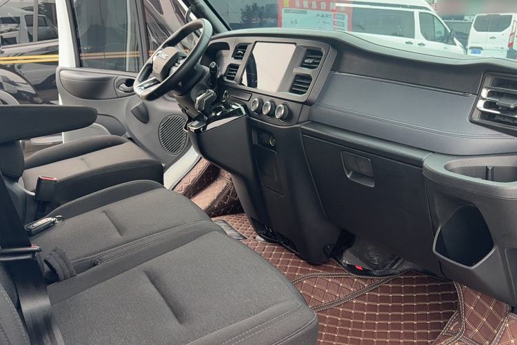 Used JMC Fushun 2023 2.0T Automatic Short-Wheelbase Mid-Height Commercial Multi-Purpose Passenger Vehicle 5 Seats
