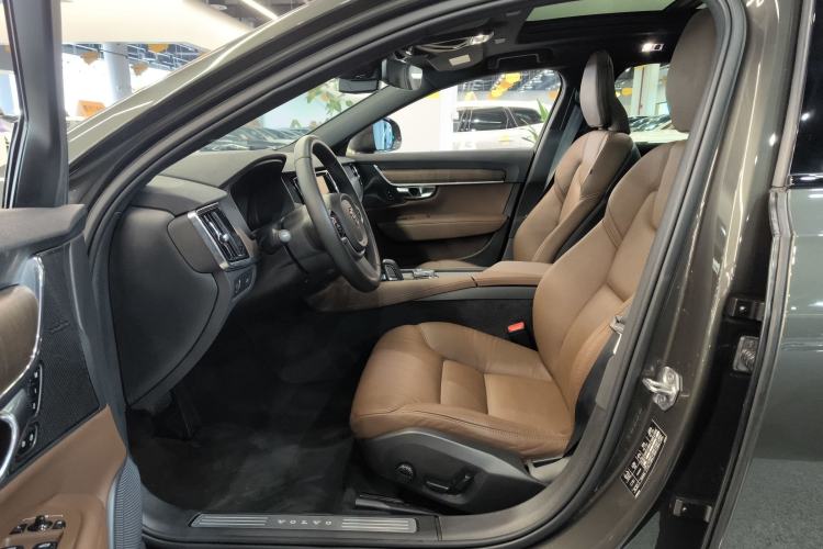 Used Volvo V90 2021 Cross Country B5 AWD Smart Range Edition