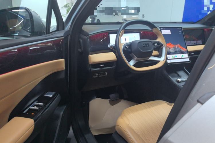 Used  L7 2023 1.5T 115 km MAX
