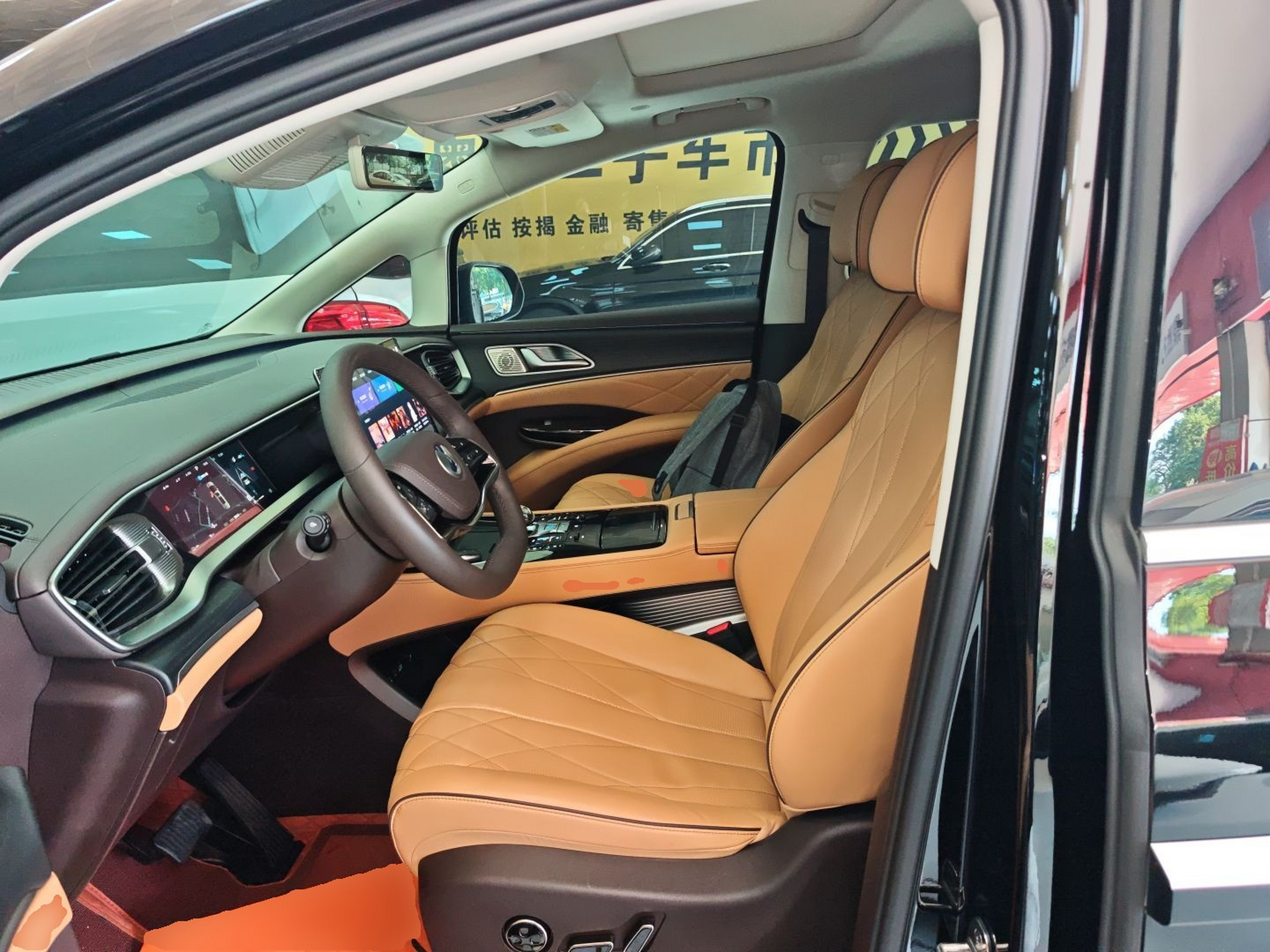 المقاعد الأمامية داخل السيارة