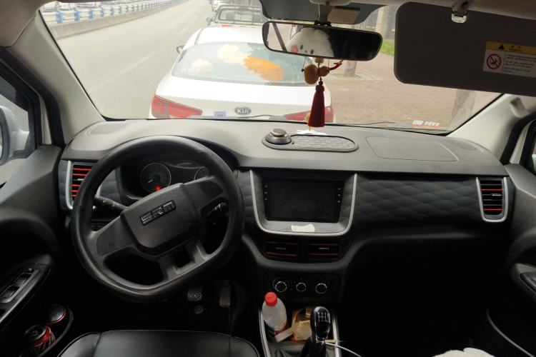 Used Jinbei Gold Hiace M Classic 2023 1.5L Travel Lion Passenger Vehicle 5/6/7 Seats
